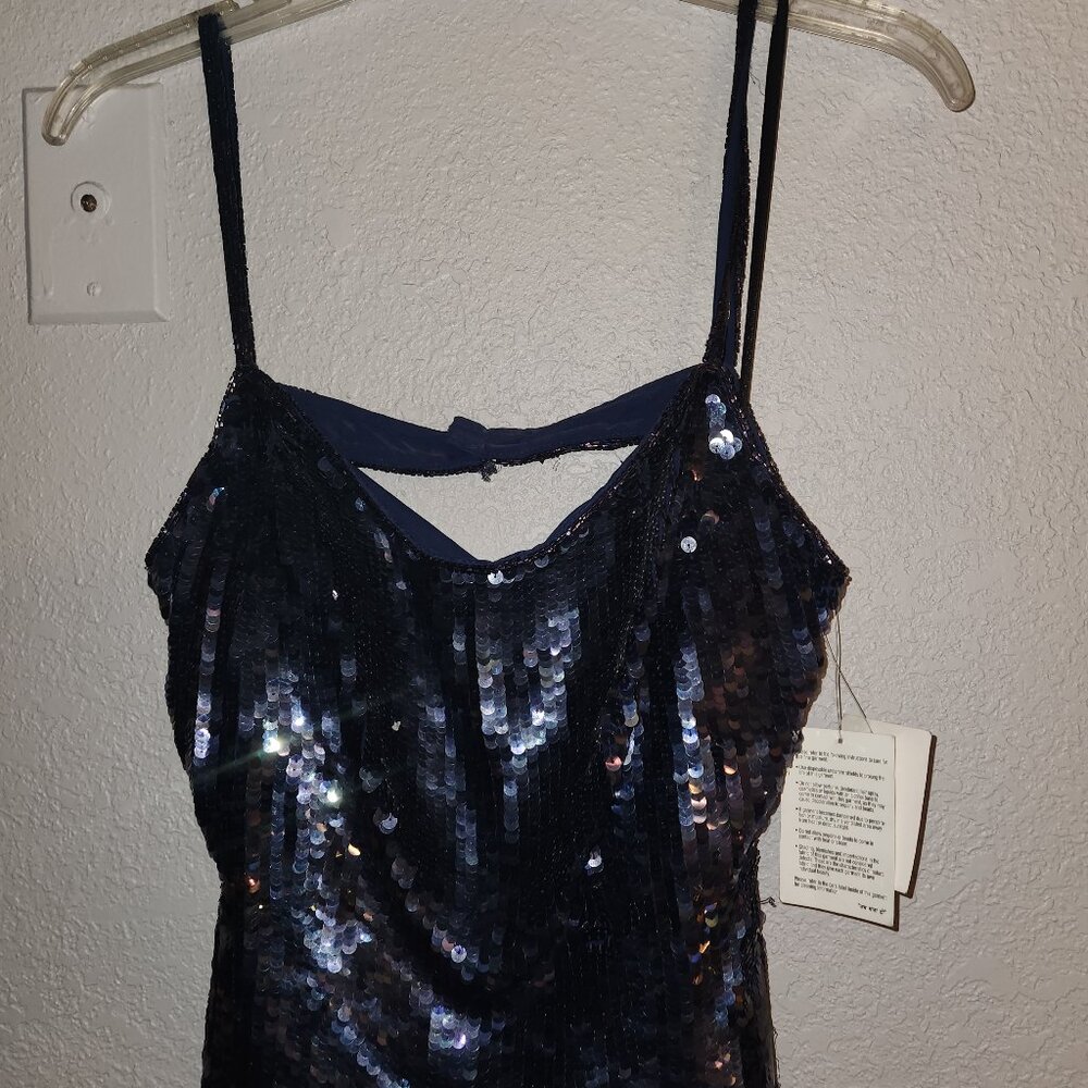 Long sequined dress with train - Picture 1 of 5